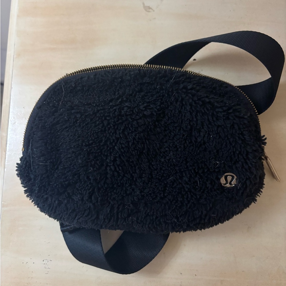 lululemon athletica Black Sherpa Crossbody Belt Bag
